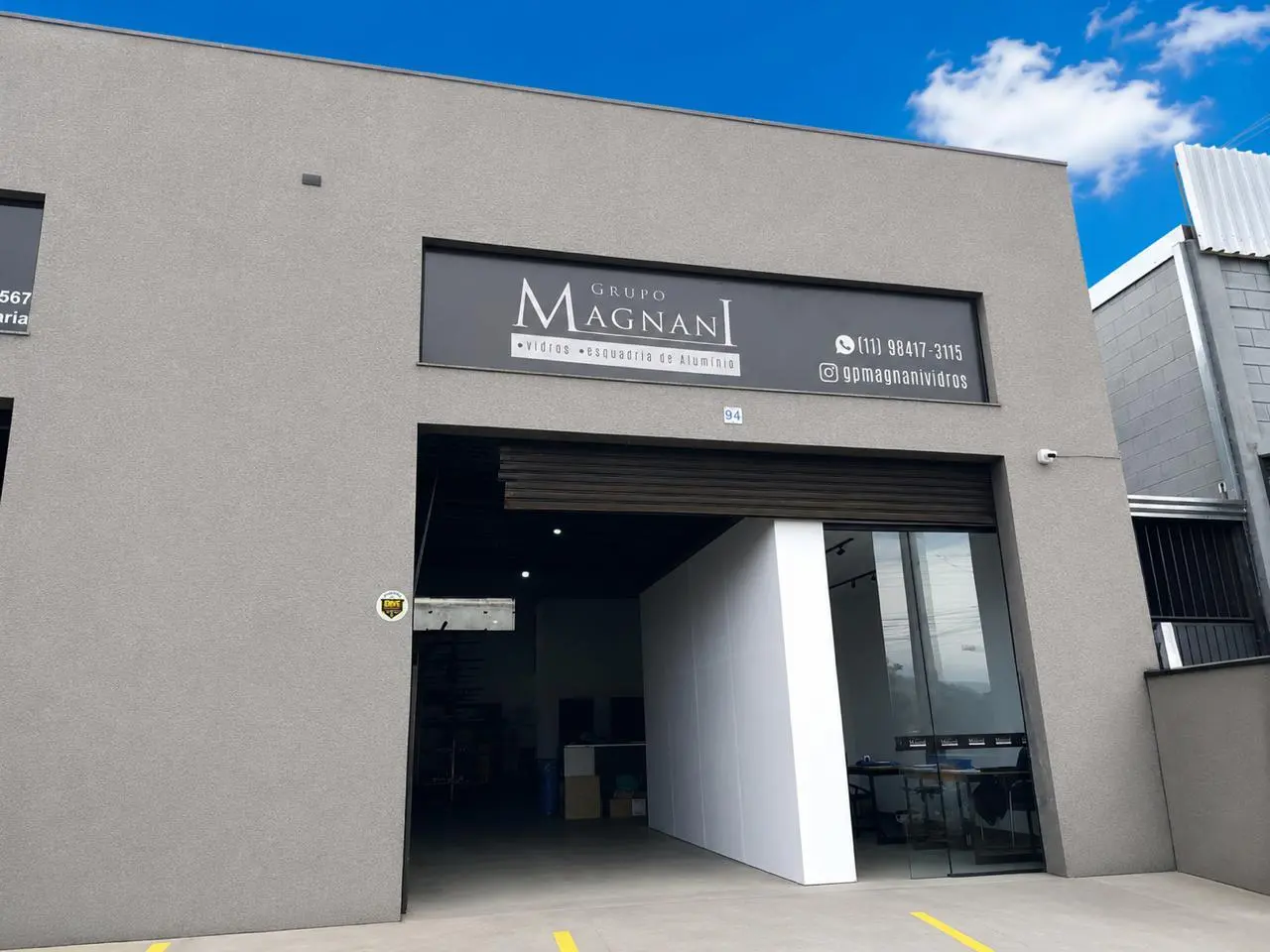 Fachada da loja do Grupo Magnani na Rua Riachuelo, em Atibaia